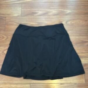 Black size medium tennis skirt!
